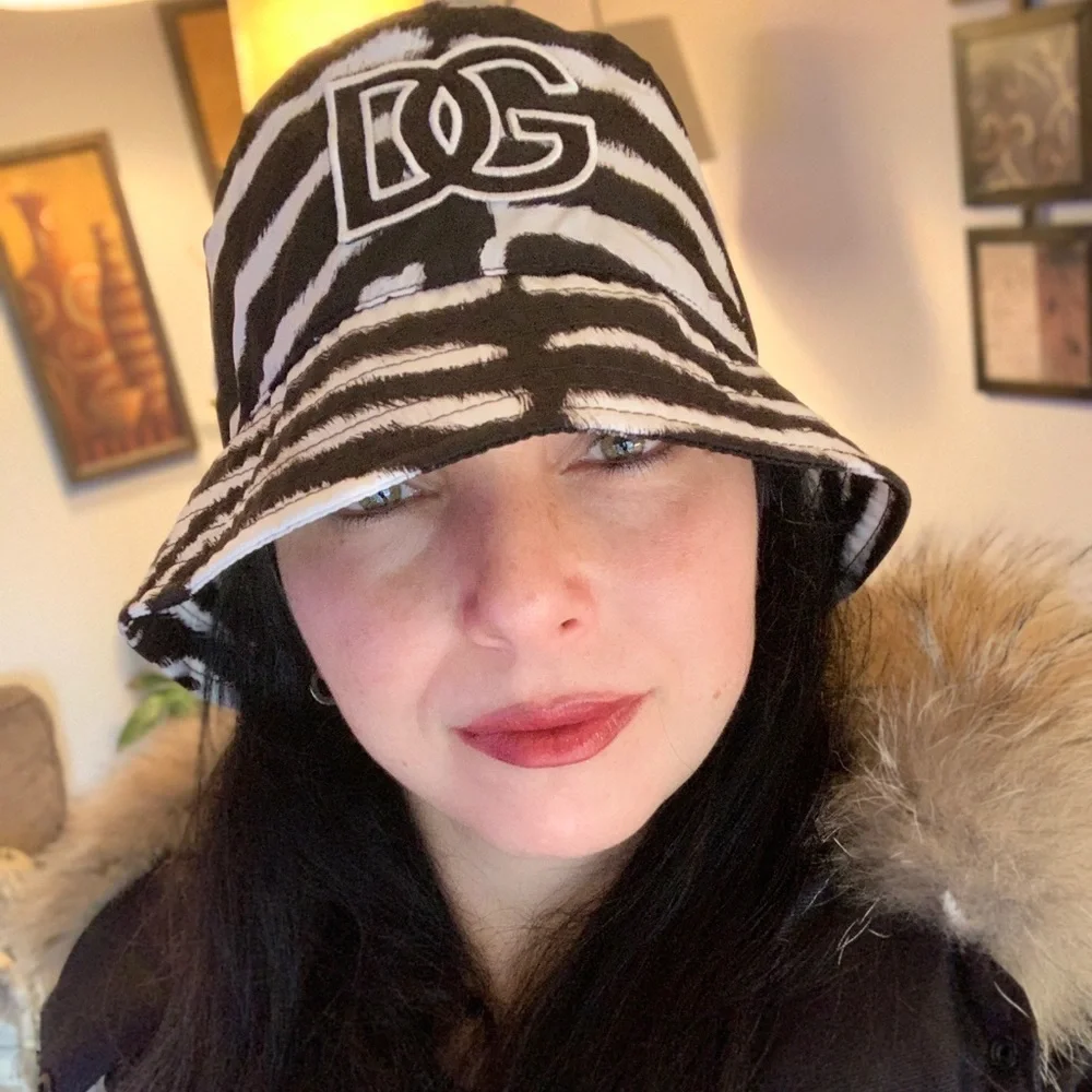 Authentic DOLCE & GABBANA ZEBRA PRINT DG LOGO BUCKET HAT - Picture 5 of 14